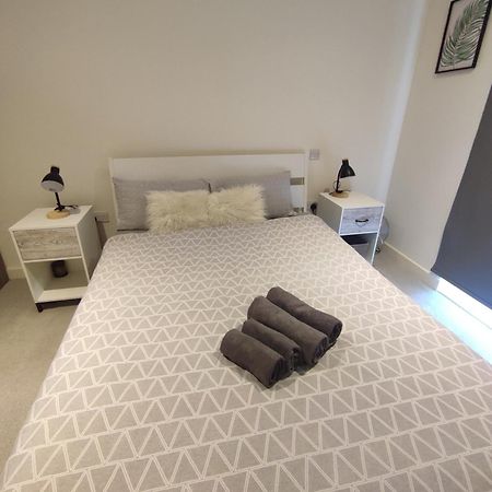 2 Bedroom 2 Bath 1 Ensuite In Roya Asenal Beautiful Views & Parking Londýn Exteriér fotografie