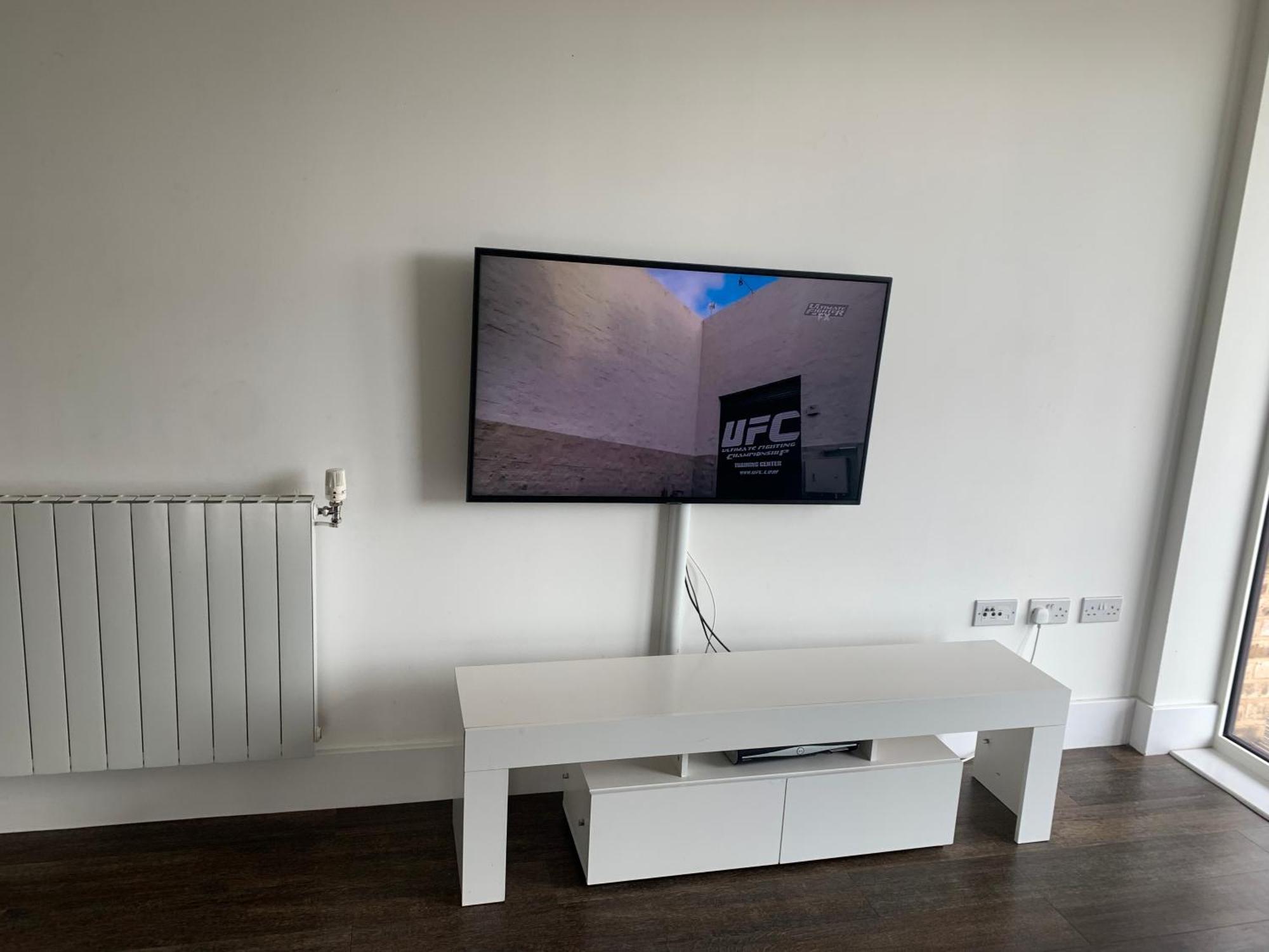2 Bedroom 2 Bath 1 Ensuite In Roya Asenal Beautiful Views & Parking Londýn Exteriér fotografie