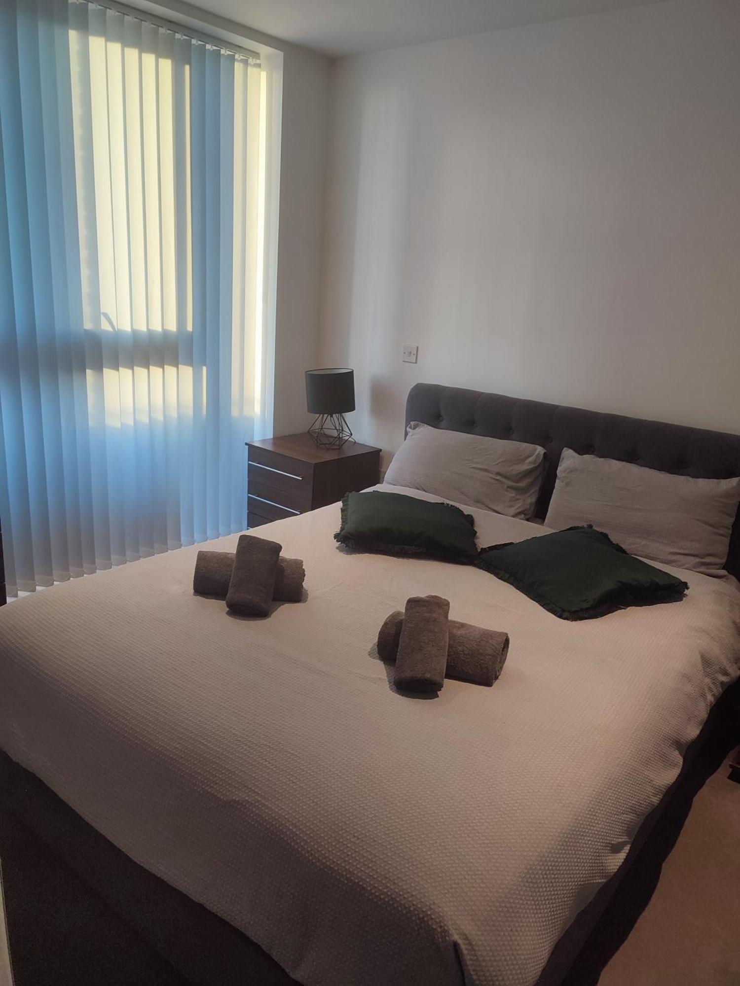 2 Bedroom 2 Bath 1 Ensuite In Roya Asenal Beautiful Views & Parking Londýn Exteriér fotografie