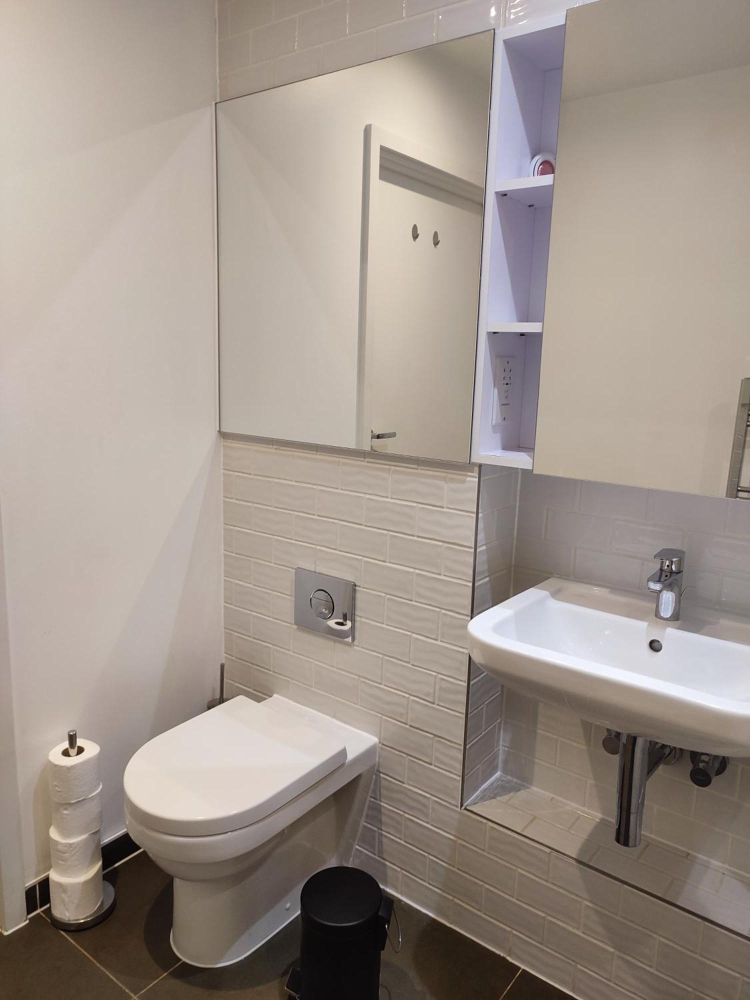 2 Bedroom 2 Bath 1 Ensuite In Roya Asenal Beautiful Views & Parking Londýn Exteriér fotografie